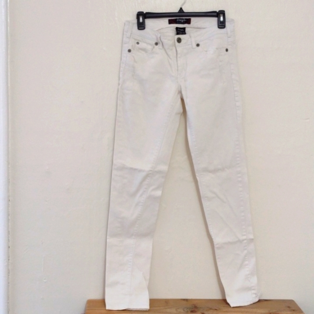 Fragile Blue Jeans White Low Rise Distressed Skinny Jeans Size 7  Inseam 32"
